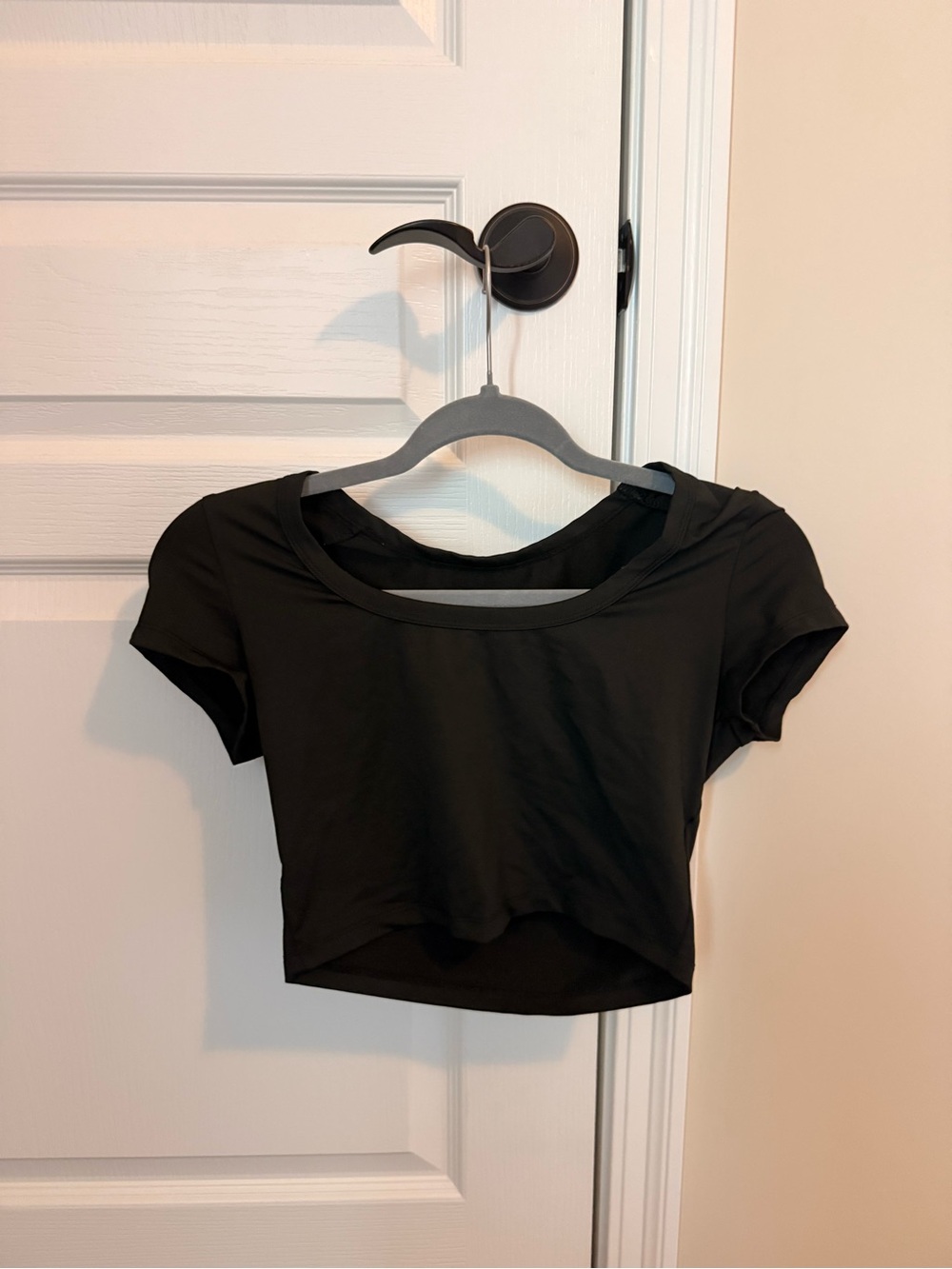 SHEIN Black Short Sleeve Scoop Neck Crop Top